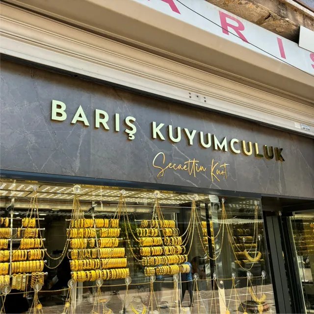 Kuyumcu cephesinde gold harfli ışıksız tabela